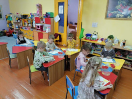 В средней группе Красная шапочка-Аппликация В средней группе Красная шапочка-Аппликация.