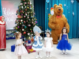 А у нас сегодня начались новогодние утренники! А у нас сегодня начались новогодние утренники!.