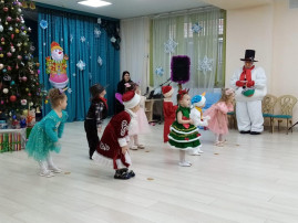 Новогодние утренники продолжаются! Новогодние утренники продолжаются!.